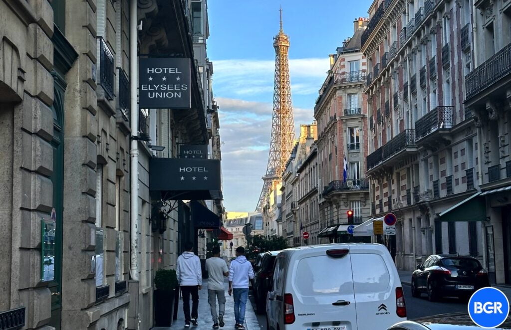 How an iPhone can help you navigate Paris public transit during the Olympics