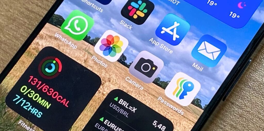 Update your iPhone right now to fix security holes in Passwords and Messages